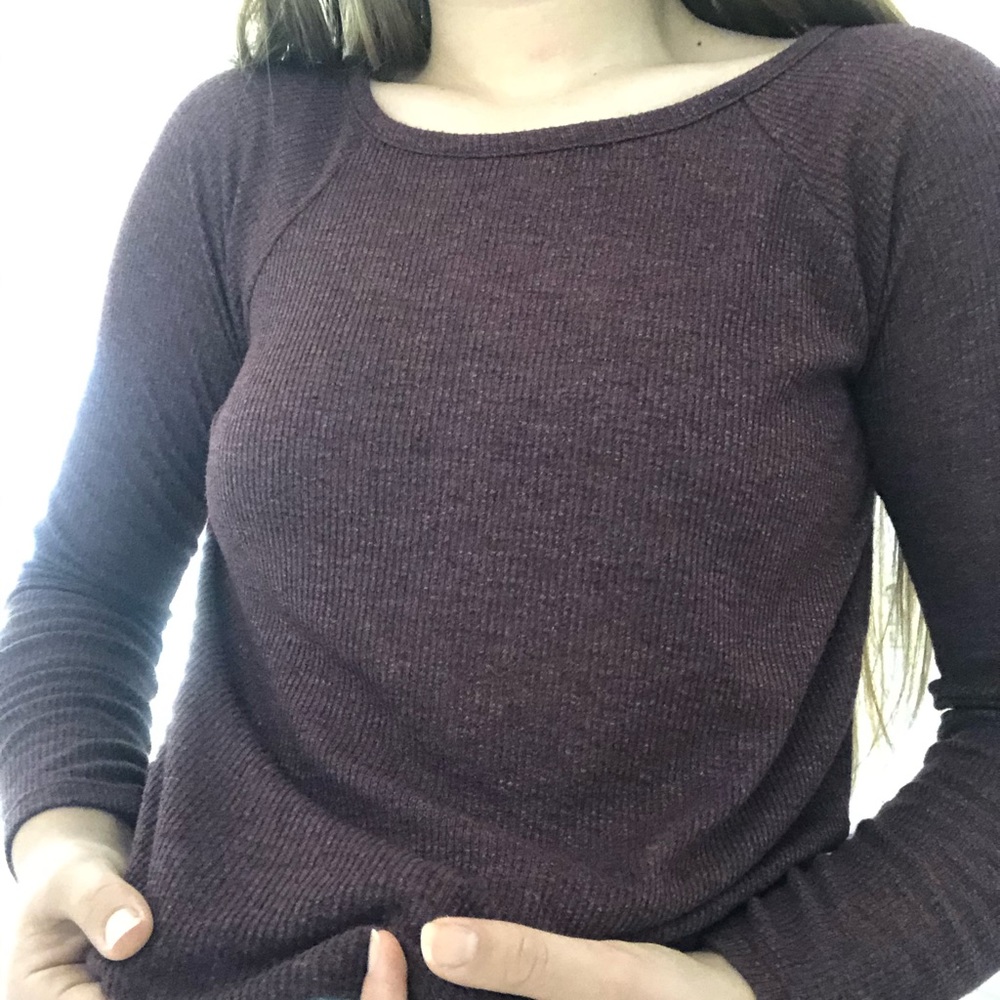 💖 2/$10 Maroon Long Sleeve Ribbed Top - Picture 2 of 4